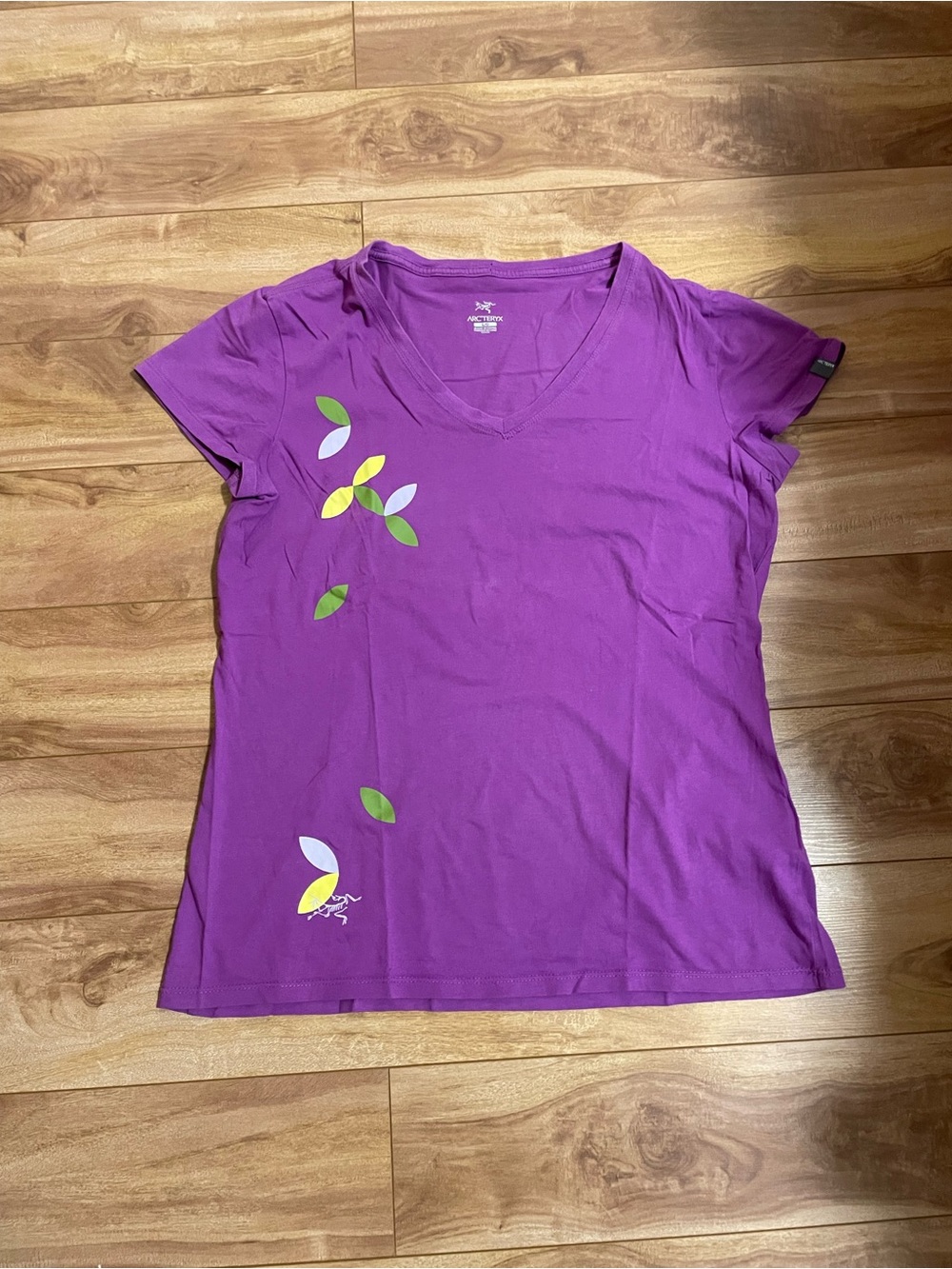 Arc'teryx Purple V-Neck Short Sleeve Tee with Leaf Motif small logo